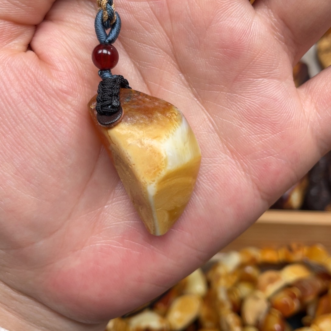 蜜蜡珠宝奇石未镶嵌