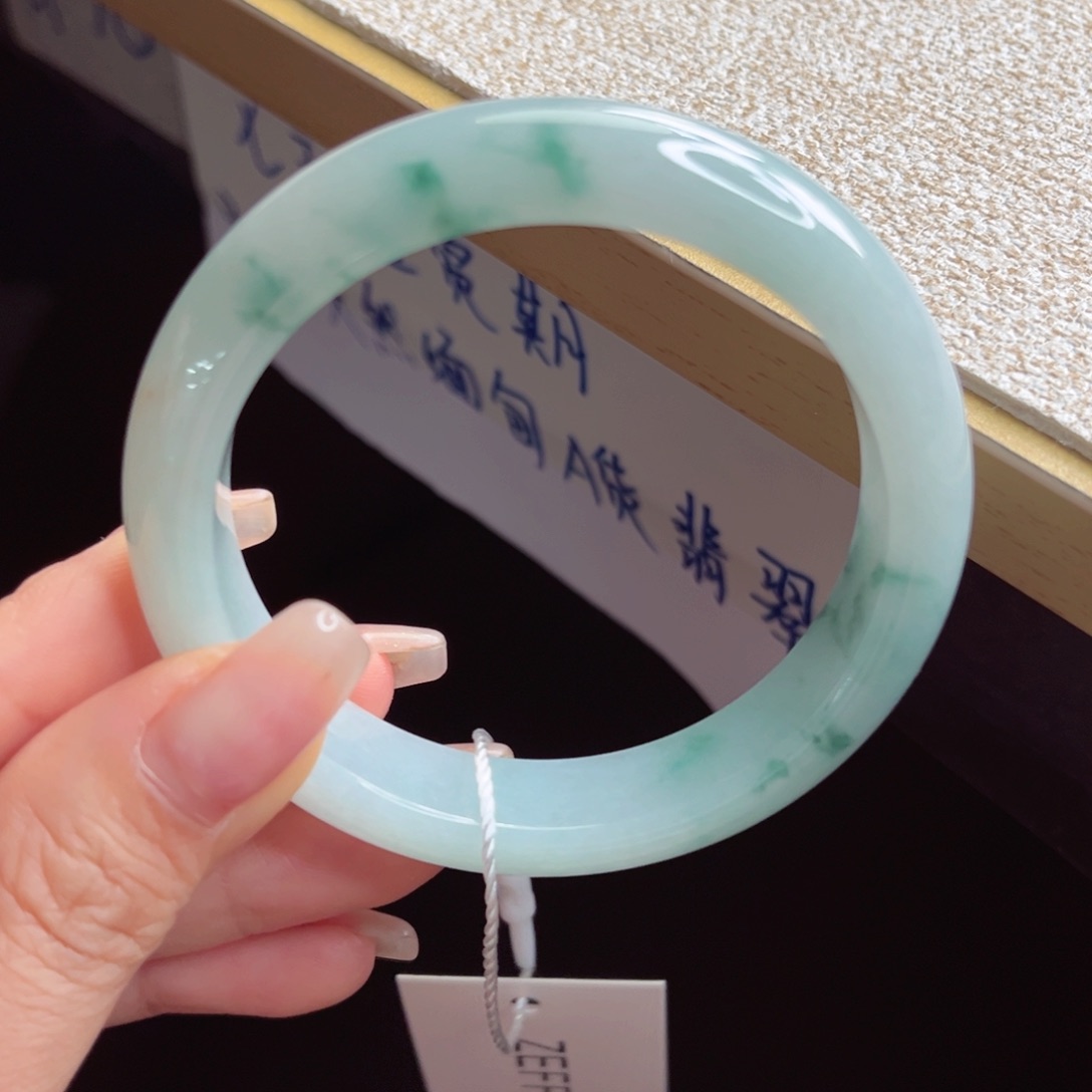 未镶嵌手镯翡翠手镯