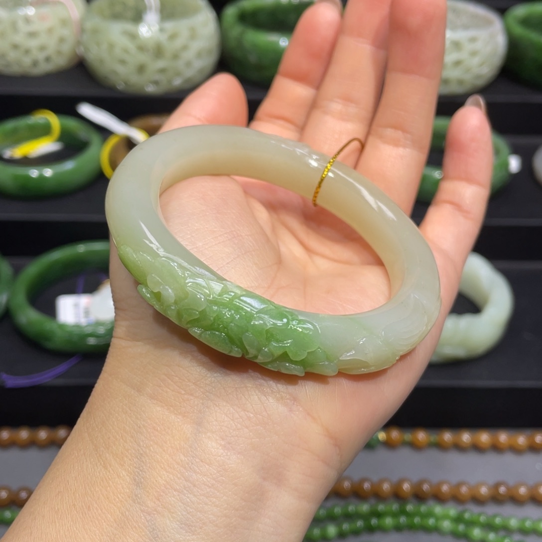 和田玉手镯55圈口 编号9未镶嵌?****?