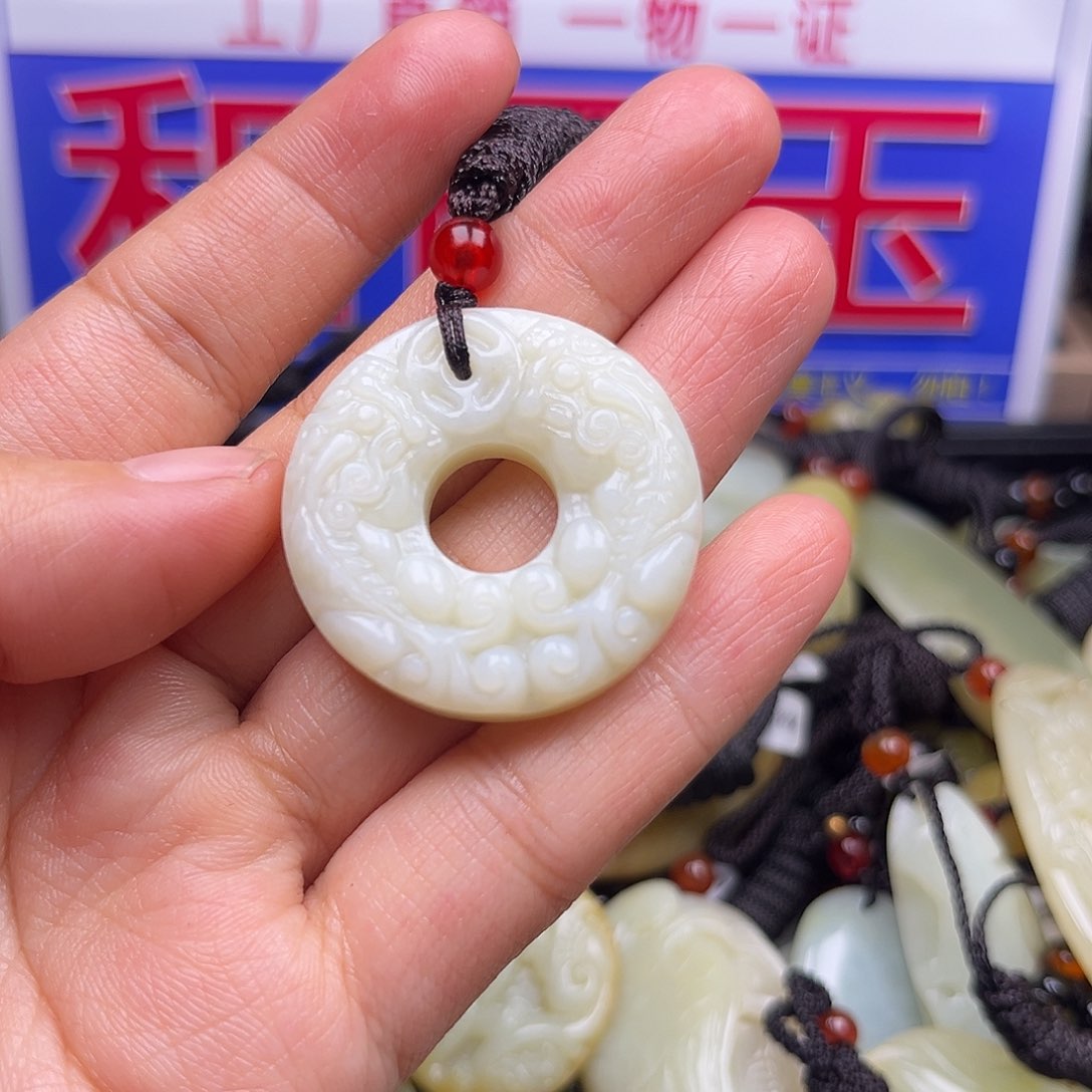 颈饰未镶嵌和田玉