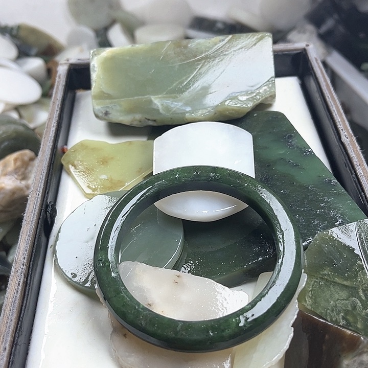 和田玉（糖玉）和田玉边角料9K金镶嵌悦*