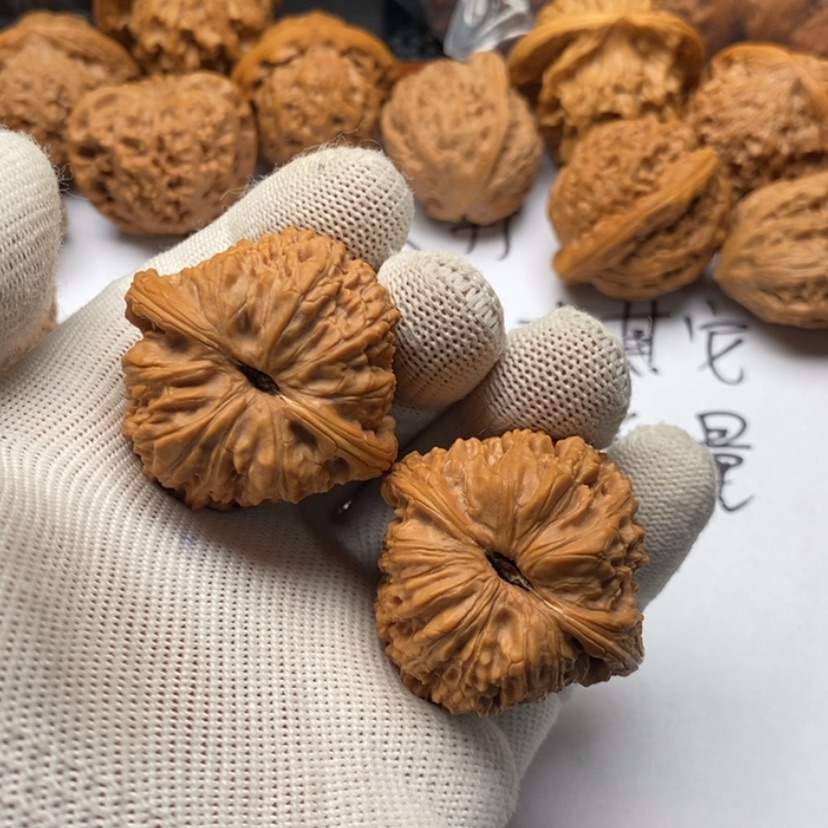 【闪购商品】文玩核桃把件坤*36泥鳅背