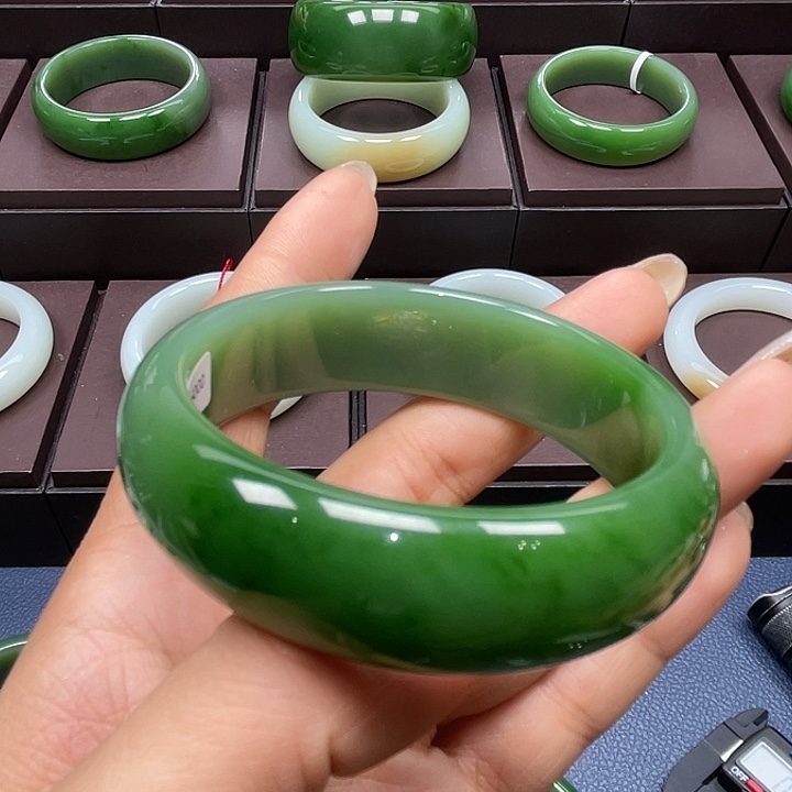 和田玉（碧玉）未镶嵌手镯