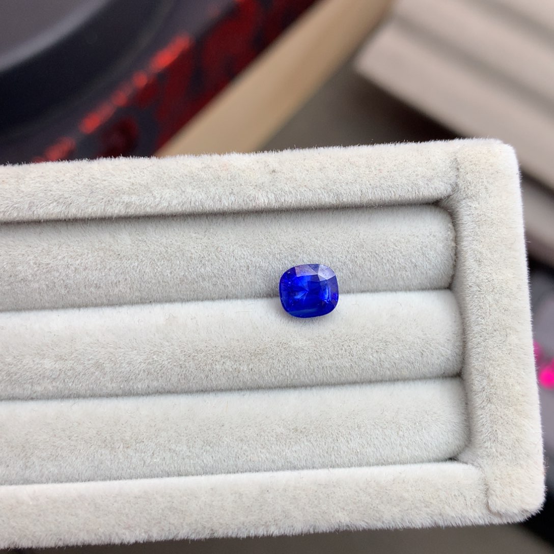 蓝宝石裸石未镶嵌1.02克拉皇家蓝