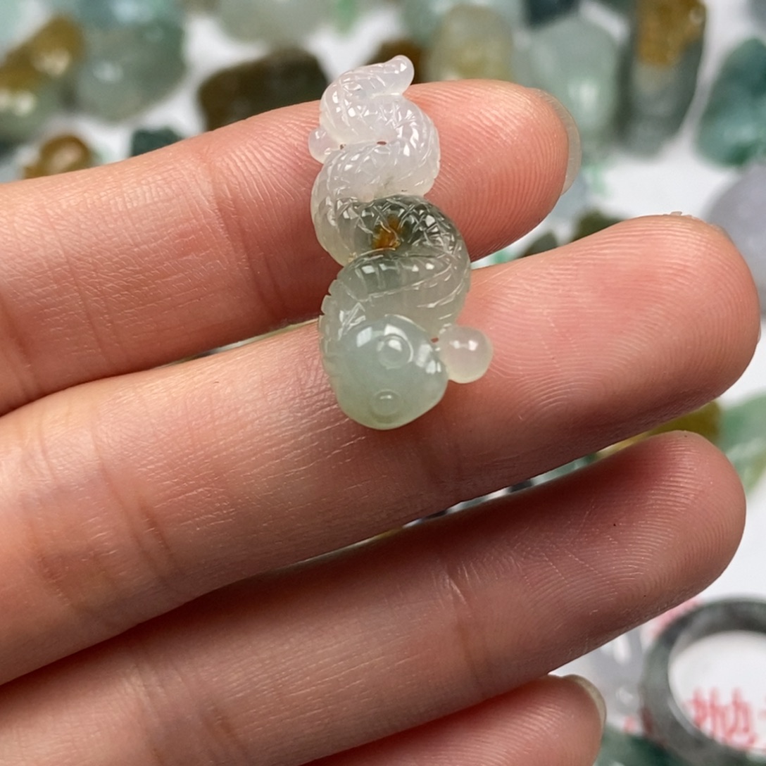 L***蓝翡翠未镶嵌颈饰翡翠