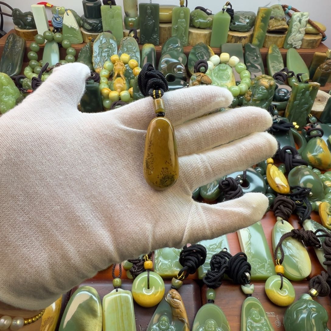 岫岩河磨玉（透闪石质玉）未镶嵌颈饰