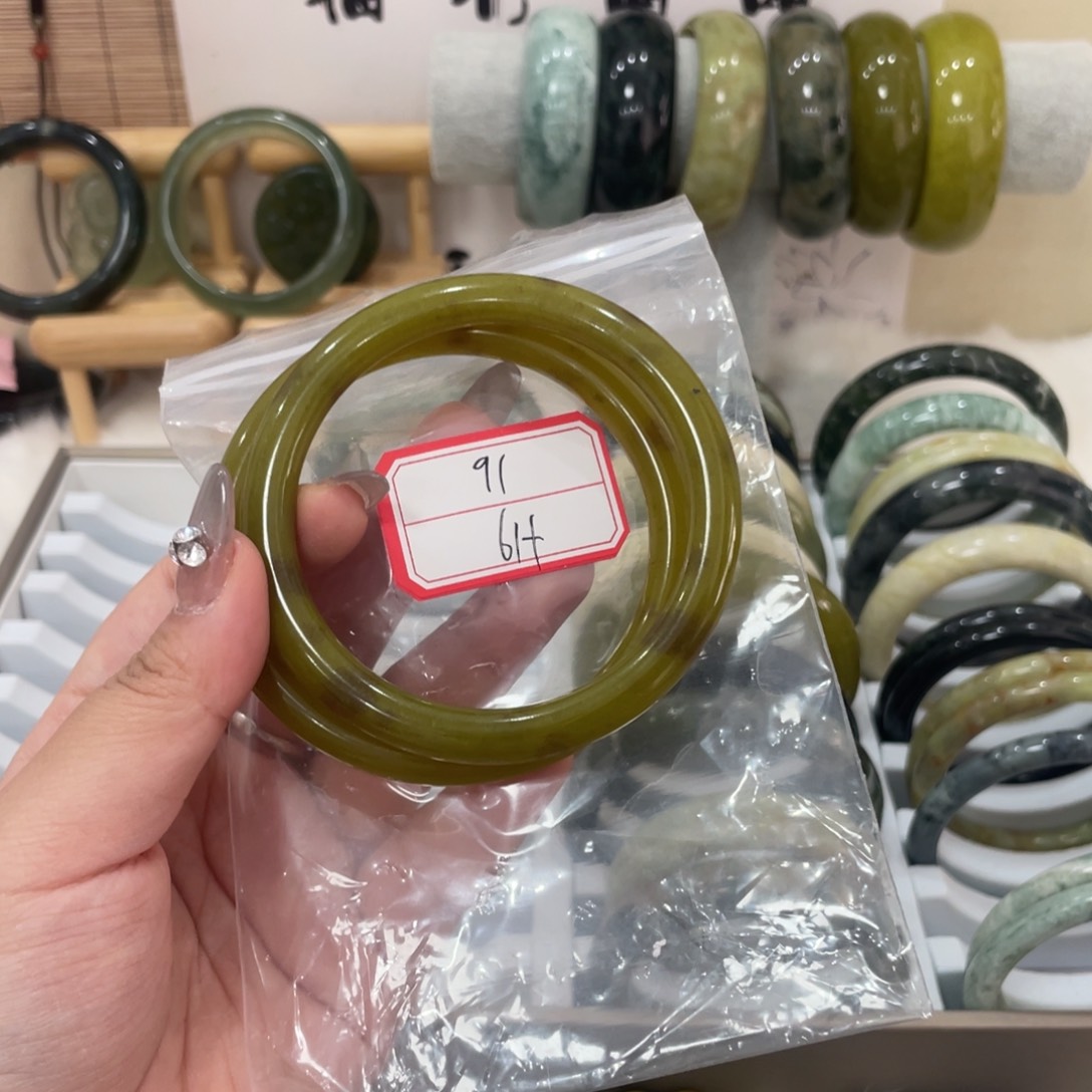 蛇纹石玉手镯未镶嵌