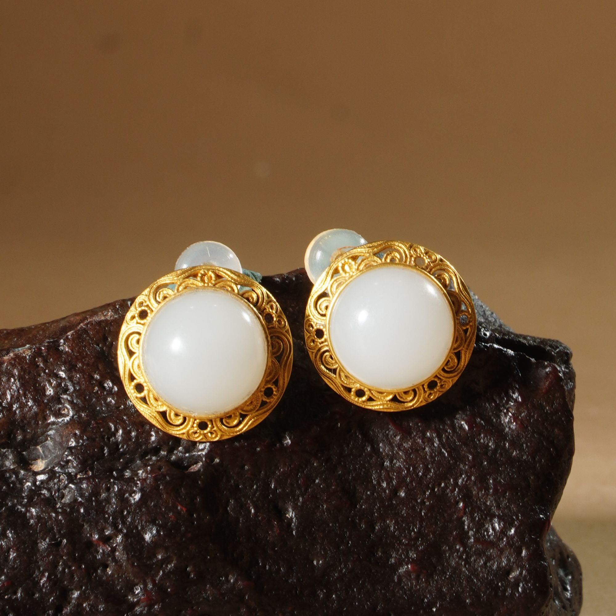 HE50105和田玉白玉圆珠设计款耳钉