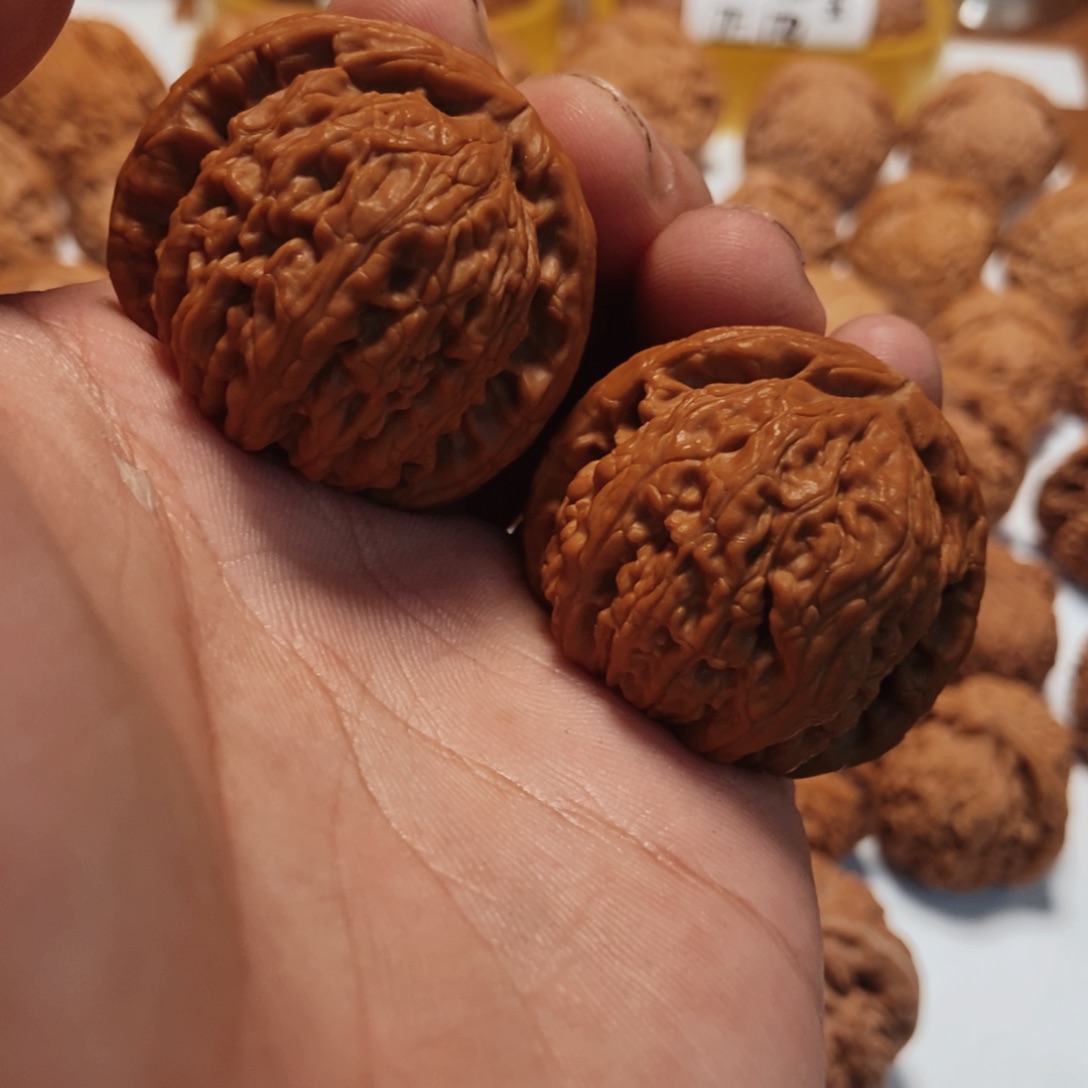 文玩核桃吊坠38全品三角白。8