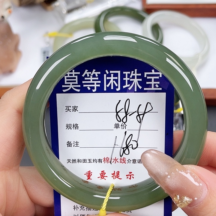 和田玉手镯未镶嵌