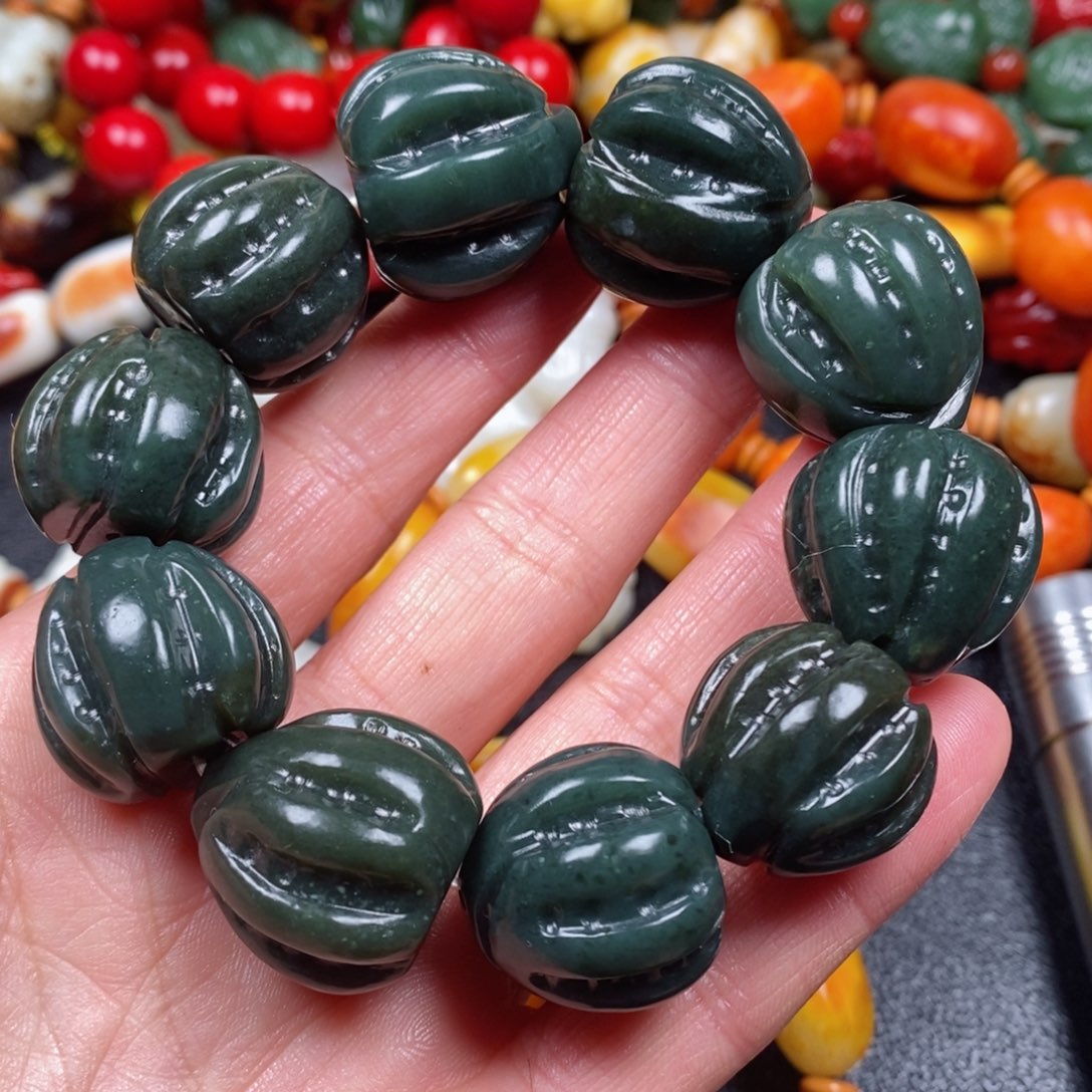 和田玉颈饰未镶嵌