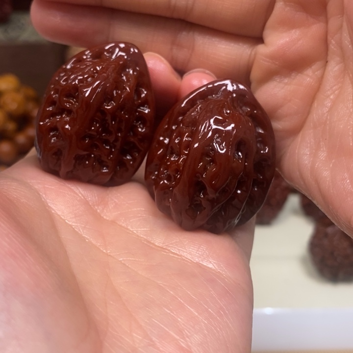 文玩核桃吊坠赤龙鸡心