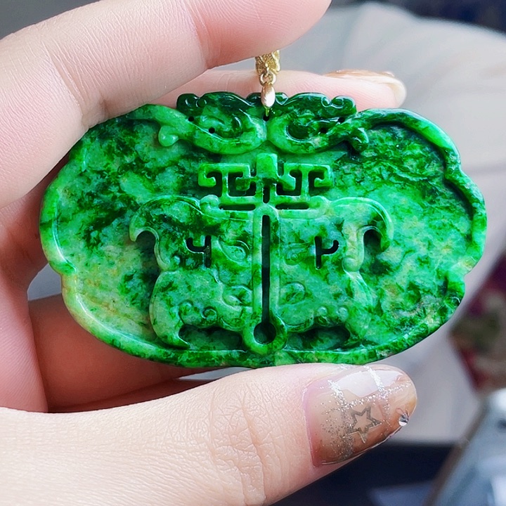 翡翠未镶嵌颈饰多样性