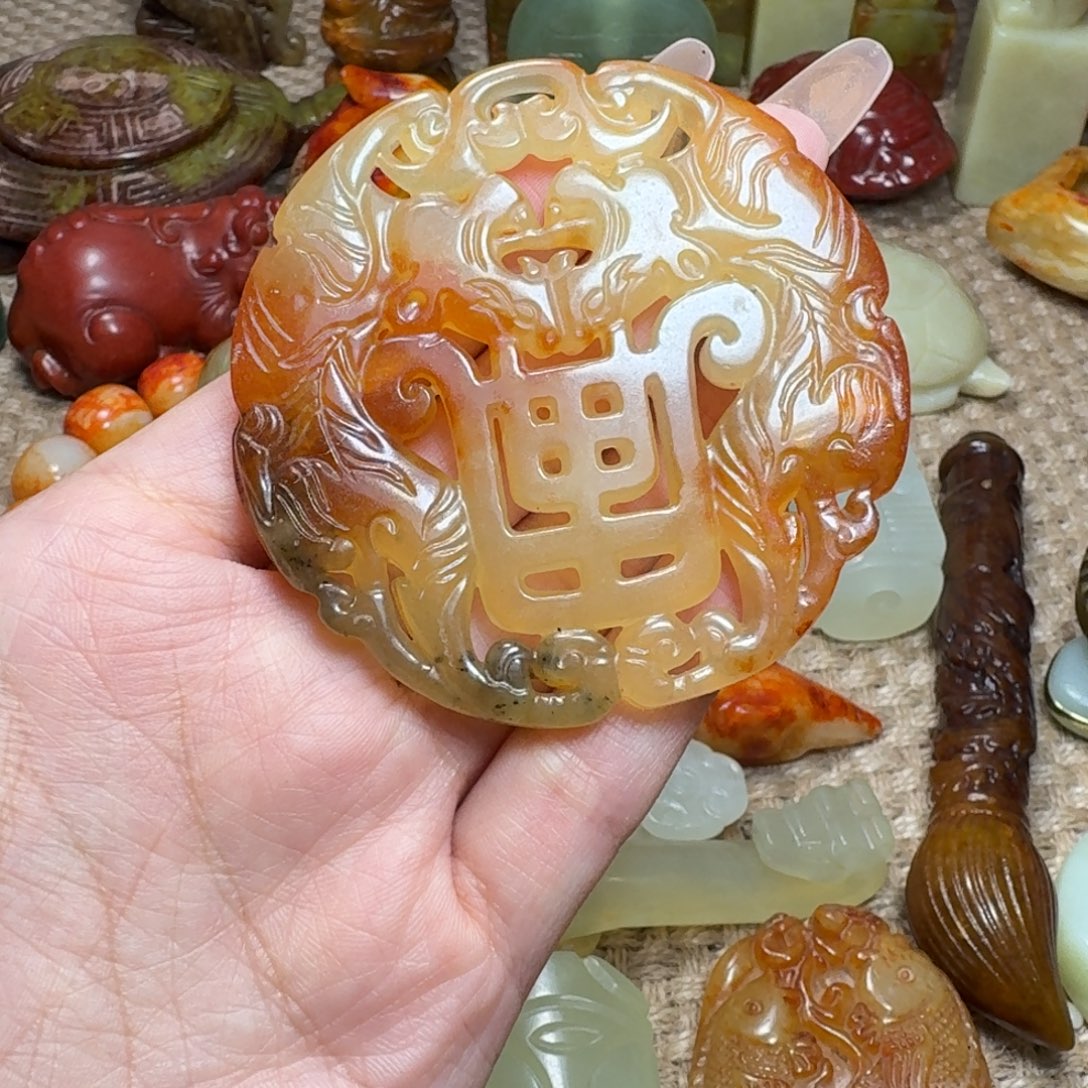 蛇纹石玉未镶嵌颈饰