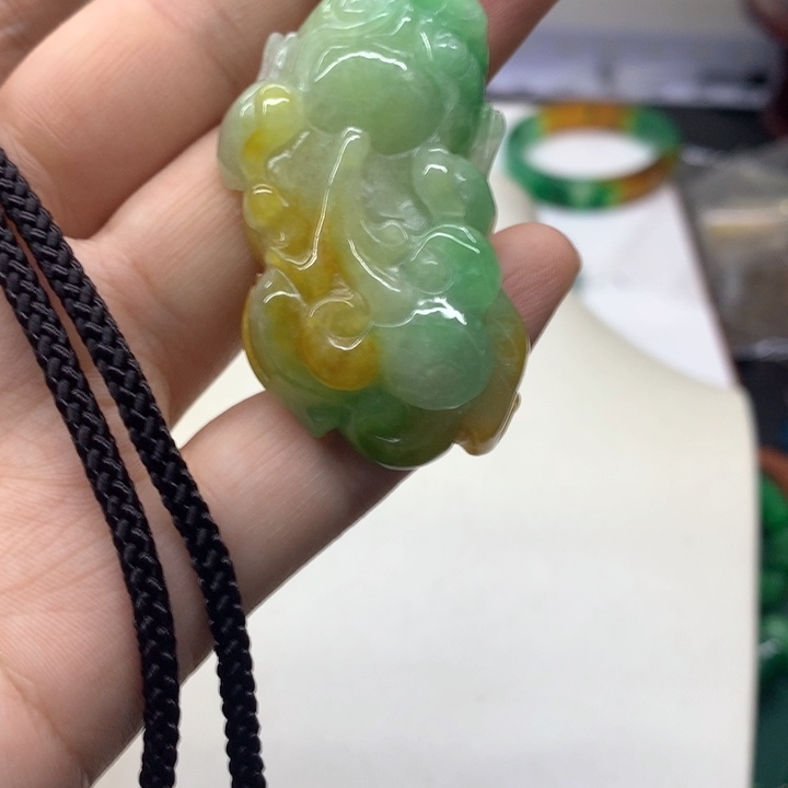 颈饰未镶嵌翡翠吊坠