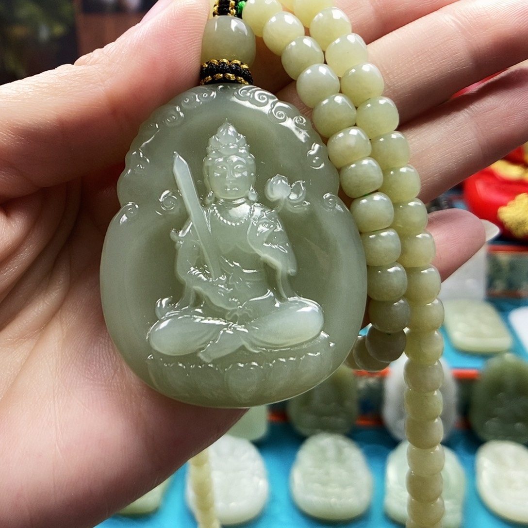 和田玉未镶嵌颈饰003属牛和虎佩戴虚空藏菩萨