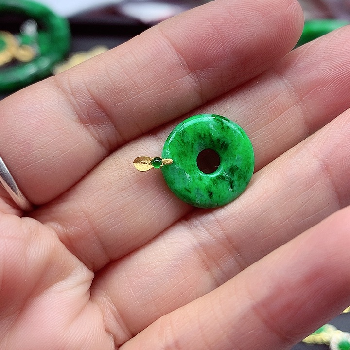 翡翠颈饰18K金镶嵌翡翠