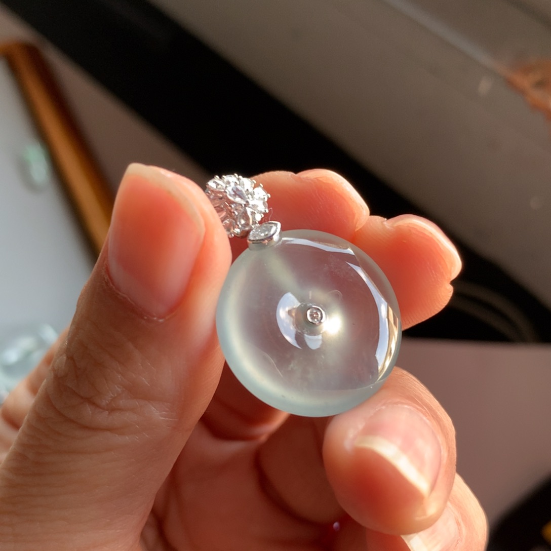 翡翠颈饰18K金镶嵌天然缅甸翡翠吊坠20.7-5.2