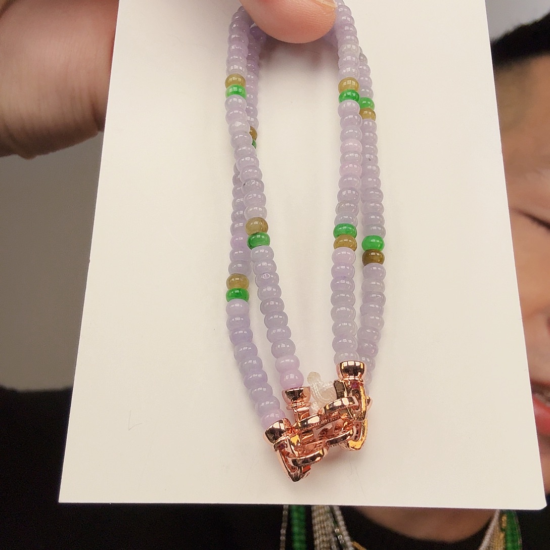 翡翠未镶嵌颈饰一件