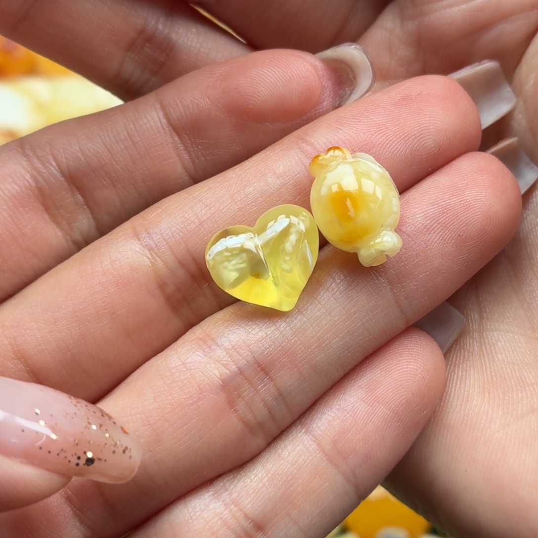 冰***姐琥珀未镶嵌裸石蜜蜡