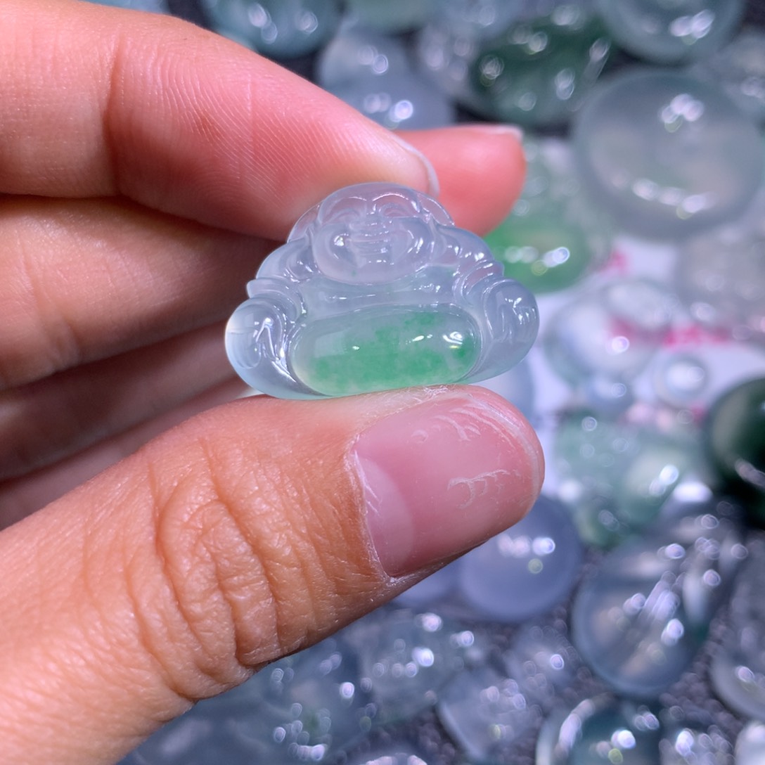 翡翠颈饰未镶嵌翡翠