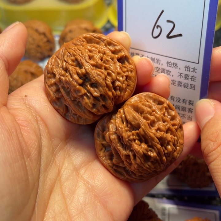文玩核桃把件62粗筋虎42