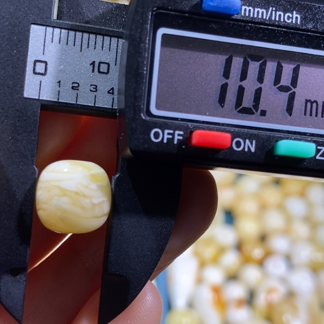 未镶嵌蜜蜡裸石配饰