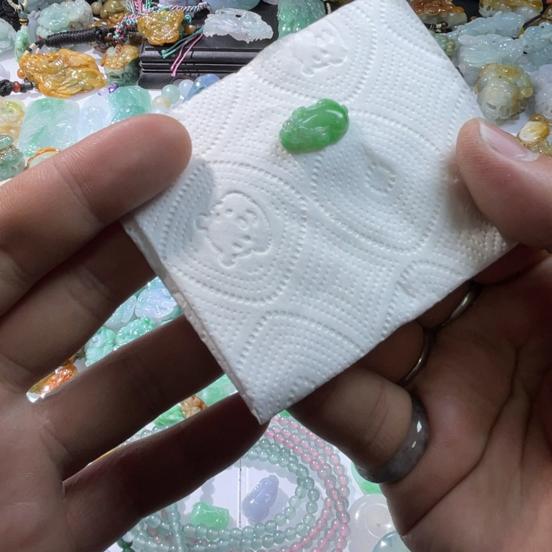 翡翠颈饰未镶嵌天然