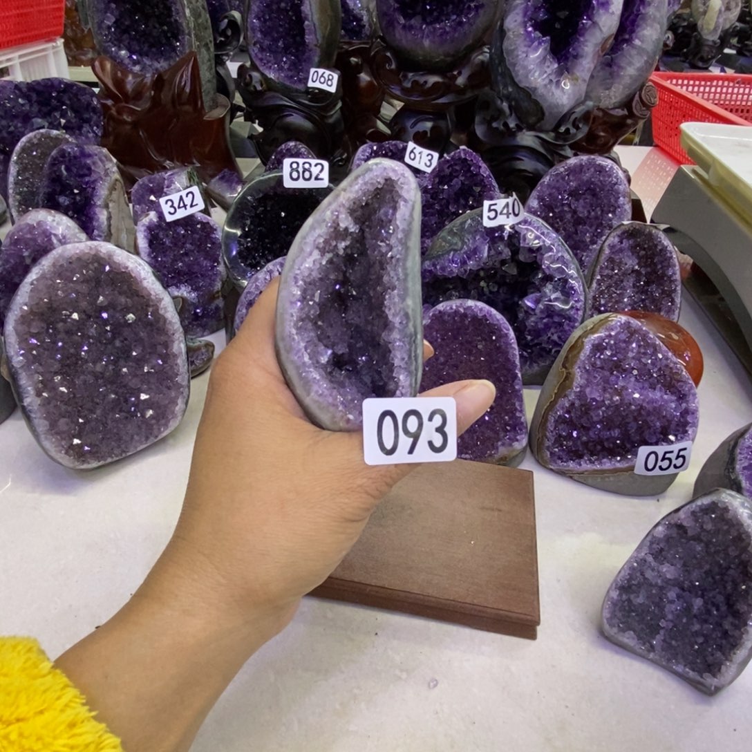 紫晶未镶嵌大型摆件（非配饰）