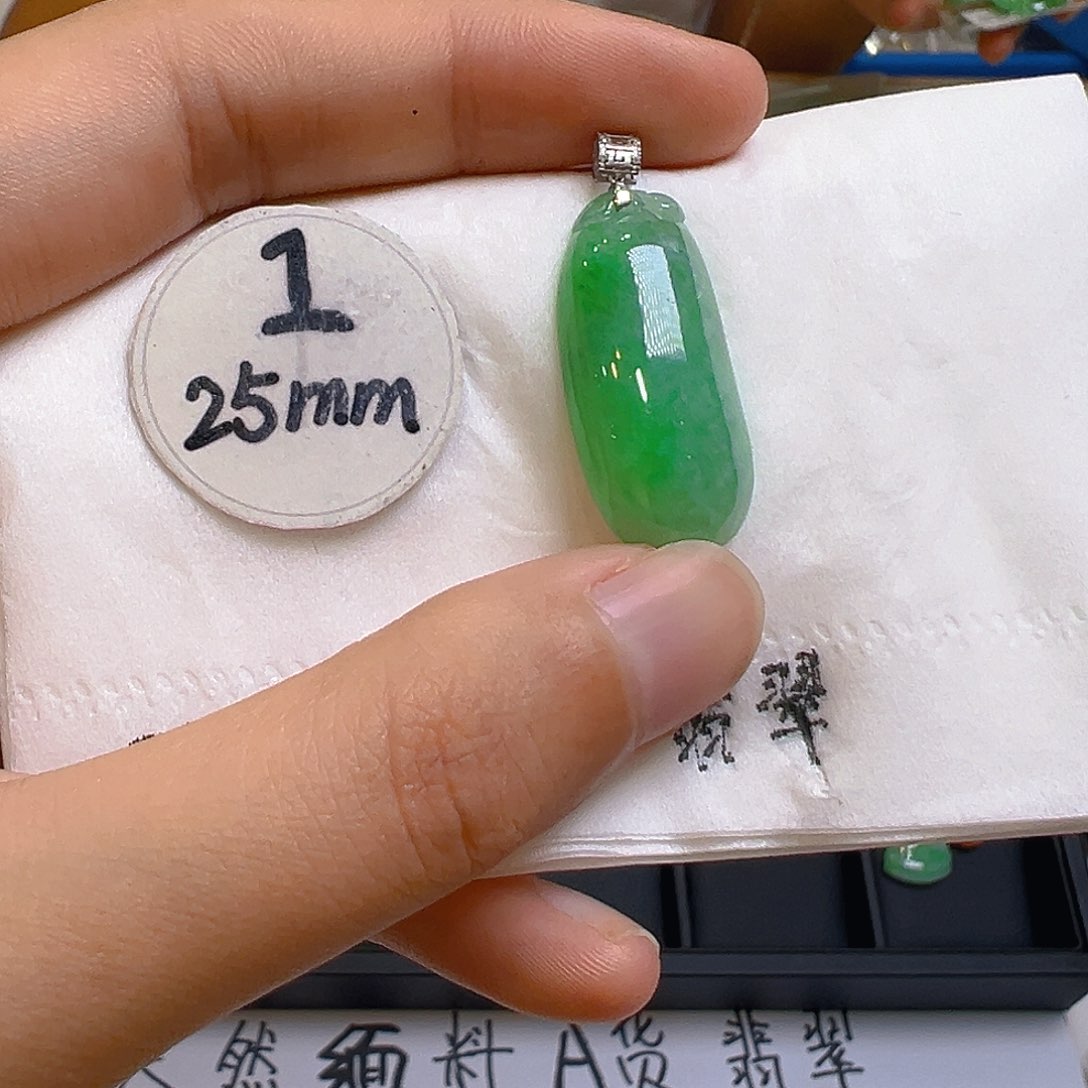 翡翠吊坠(不含链)18K金镶嵌翡翠