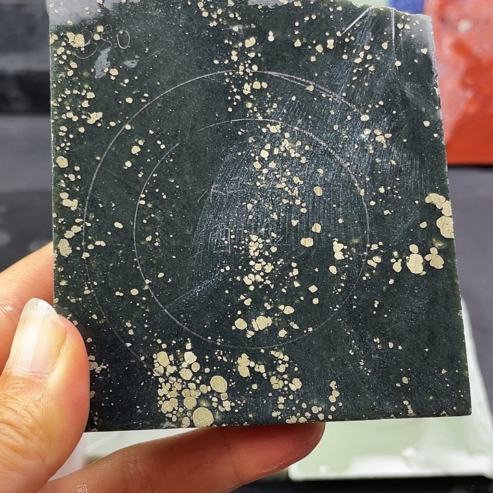 和田玉未镶嵌手镯定制