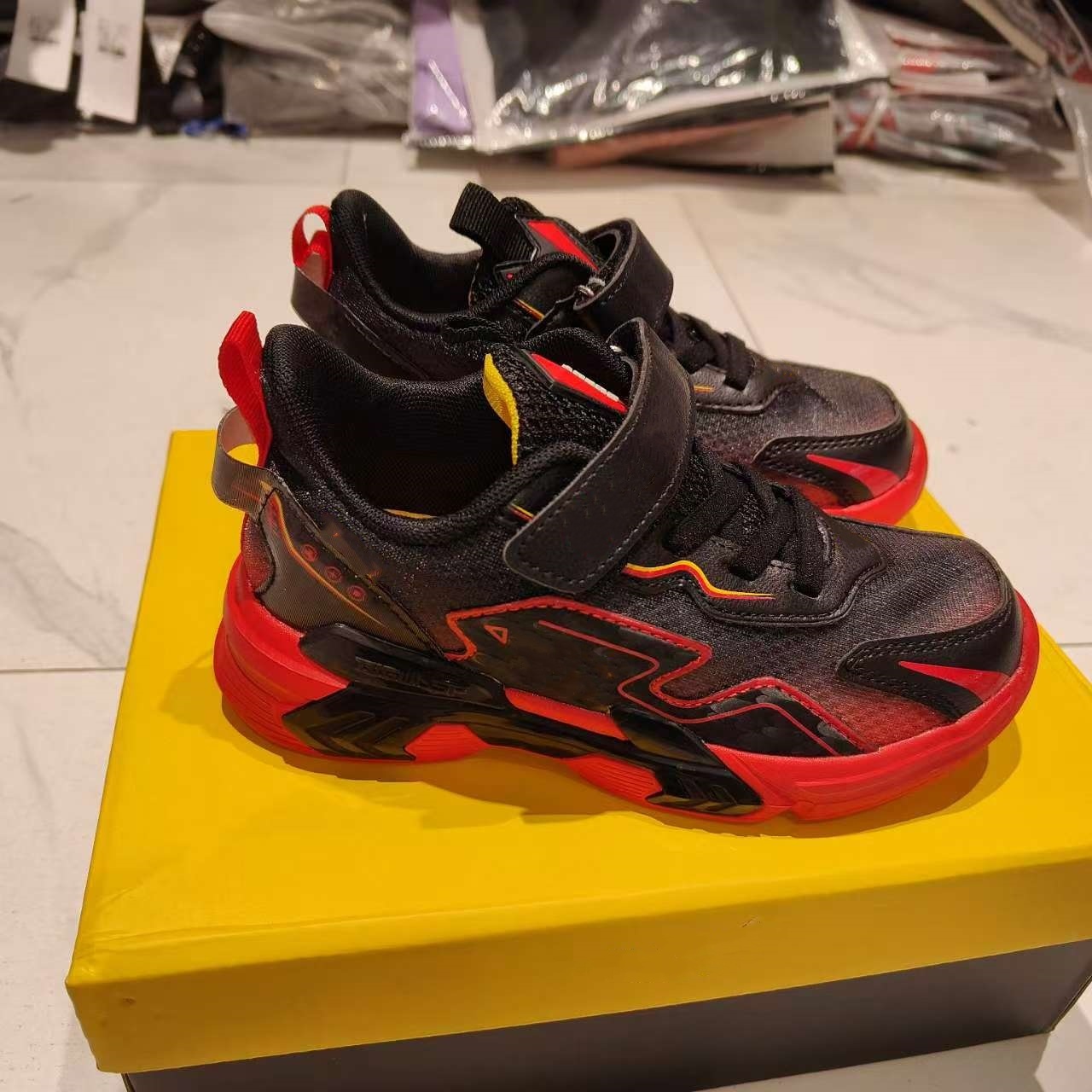 （黑红）夏季单网儿童休闲运动鞋 18191