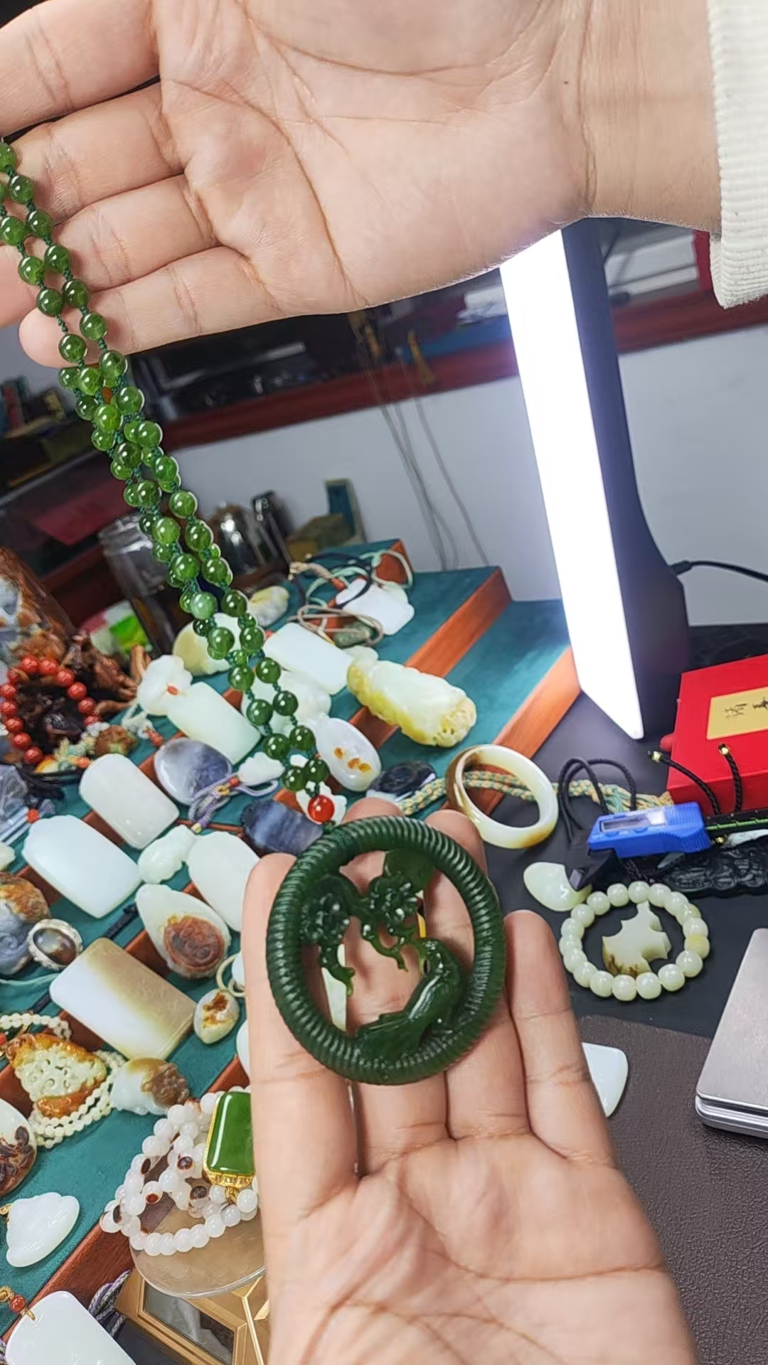 军师玉雕和田玉喜上眉梢吊坠