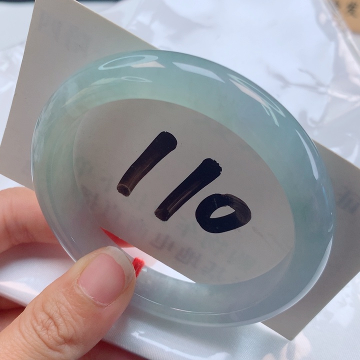 翡翠手镯未镶嵌冰幻彩