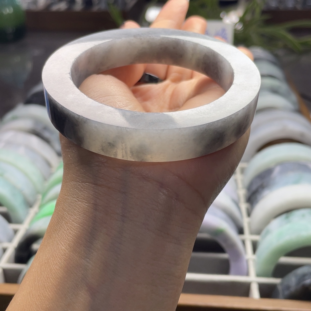 定制翡翠未镶嵌翡翠手镯