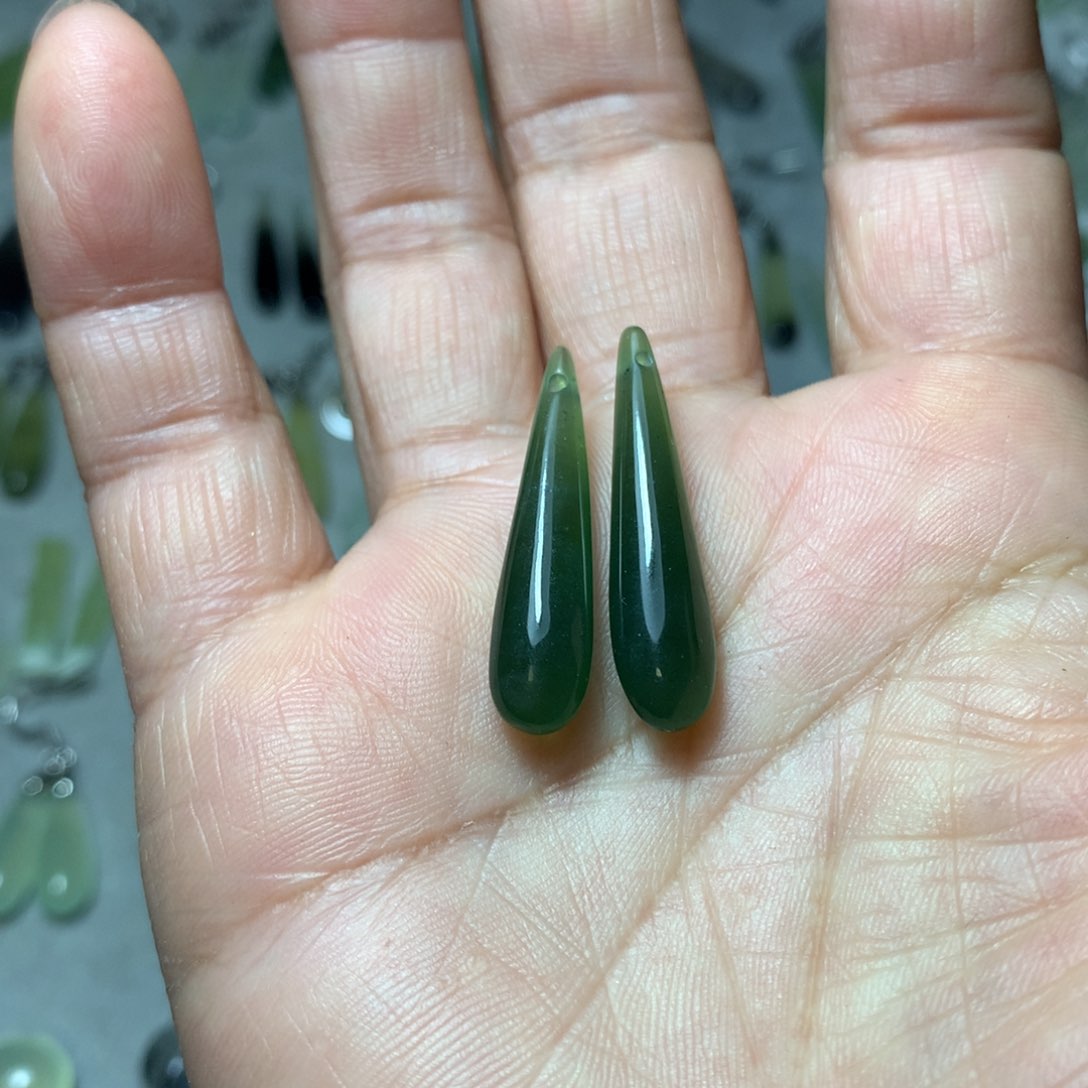 蛇纹石玉耳环未镶嵌