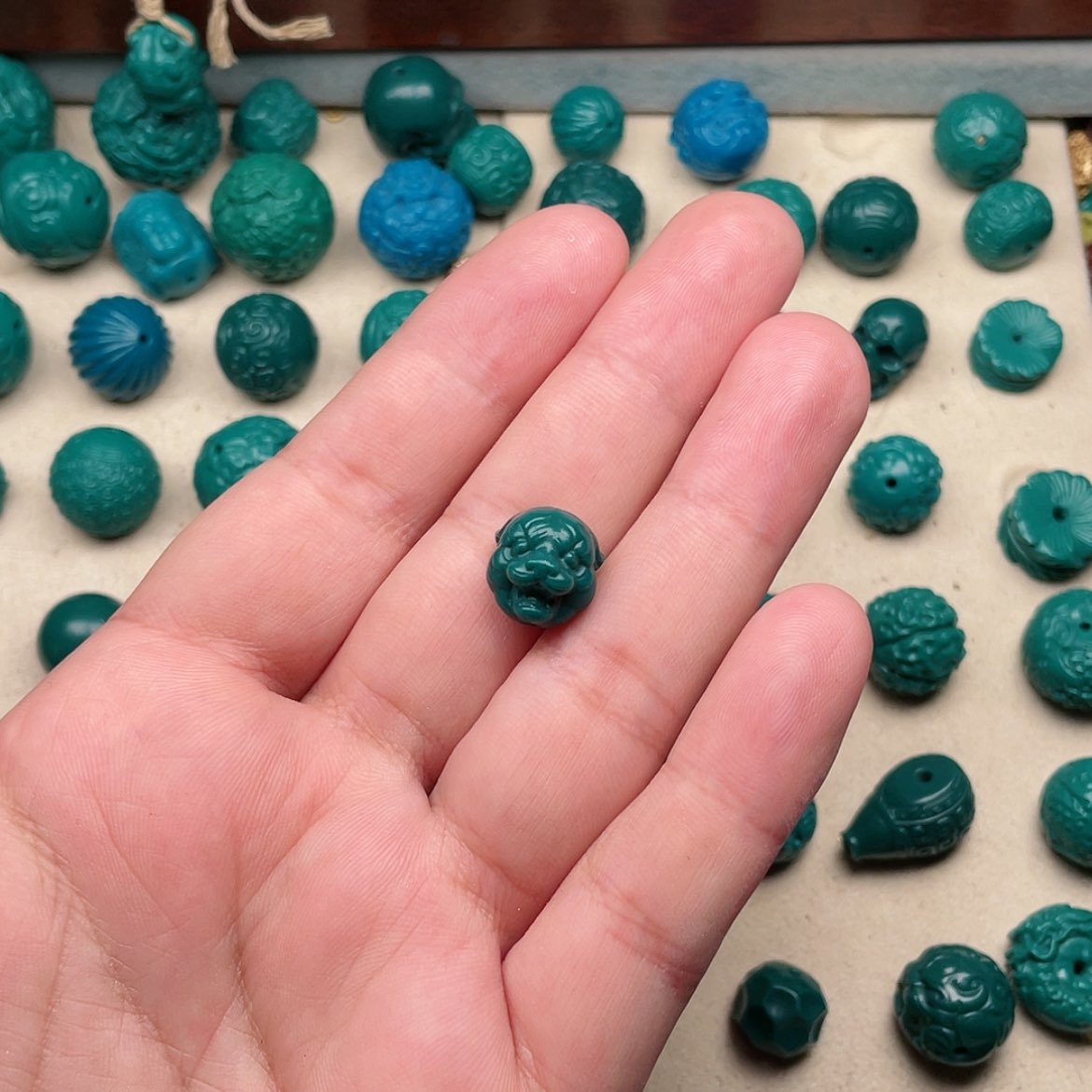 【闪购商品】玻璃颈饰老虎13×13.4一个