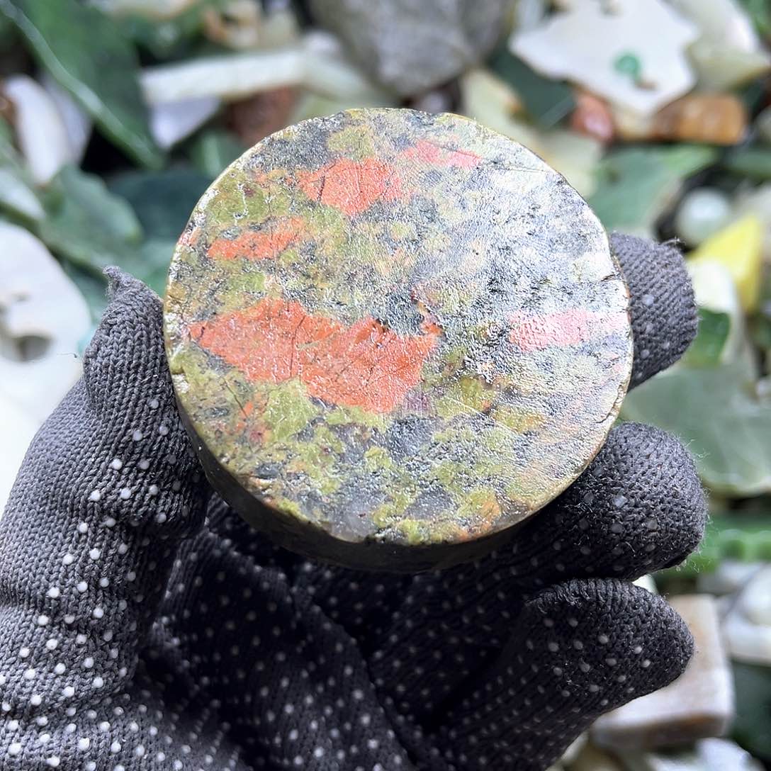 颈饰未镶嵌石英岩玉