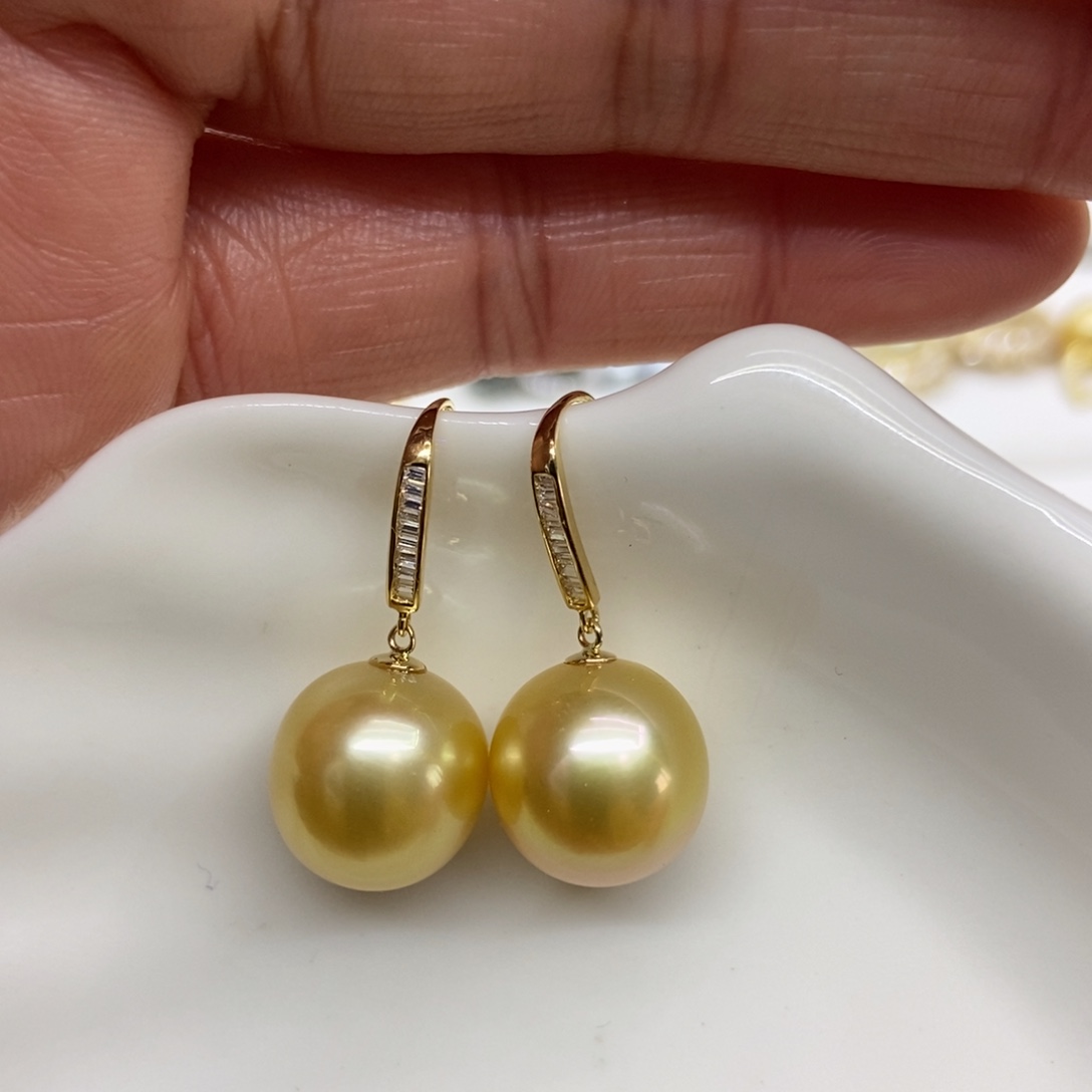 海水珍珠耳饰18K金镶嵌