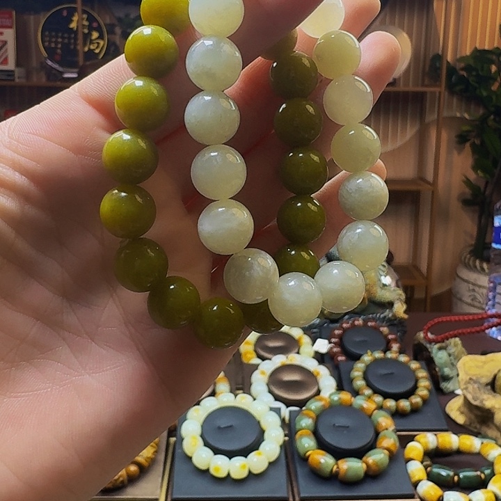 蛇纹石玉颈饰未镶嵌