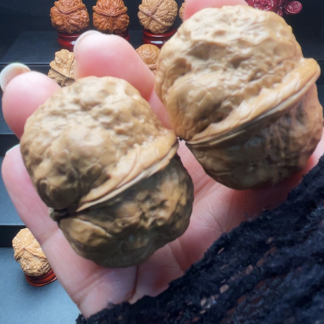 文玩核桃吊坠帝王蝉……