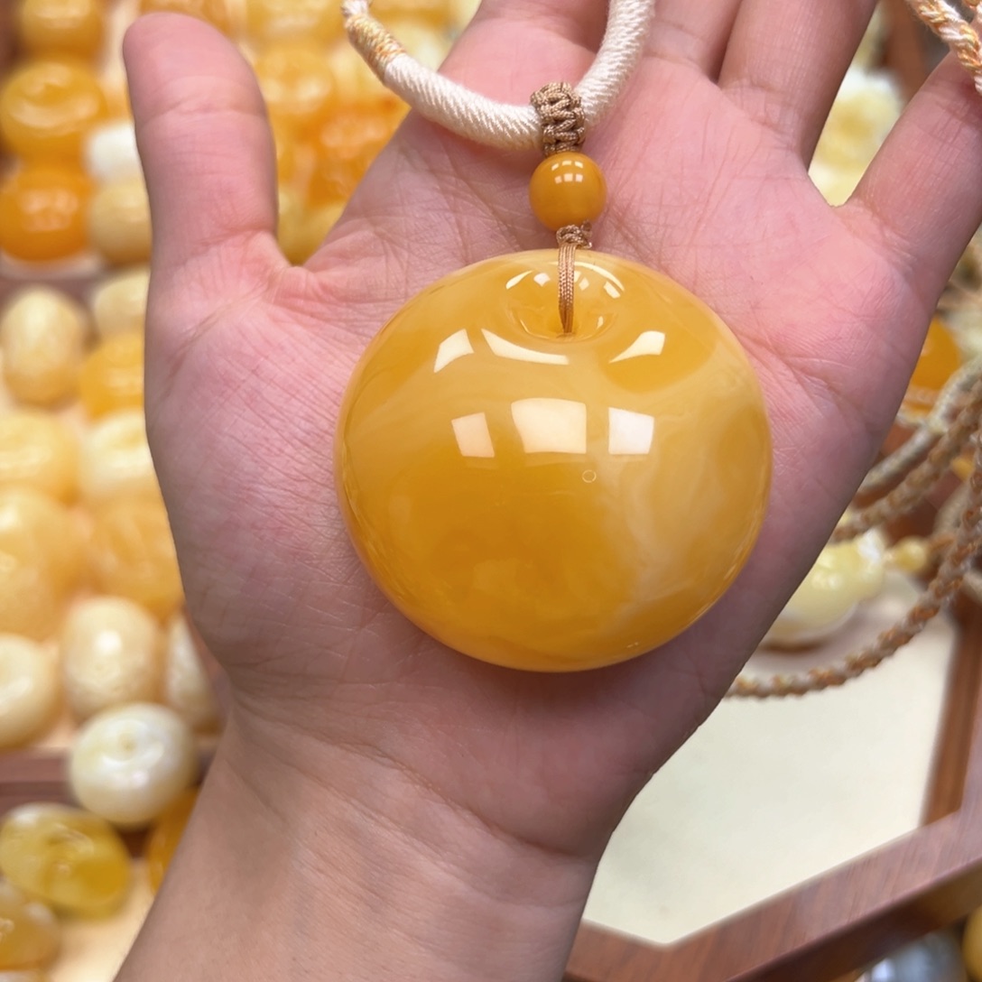 用***7琥珀未镶嵌颈饰蜜蜡