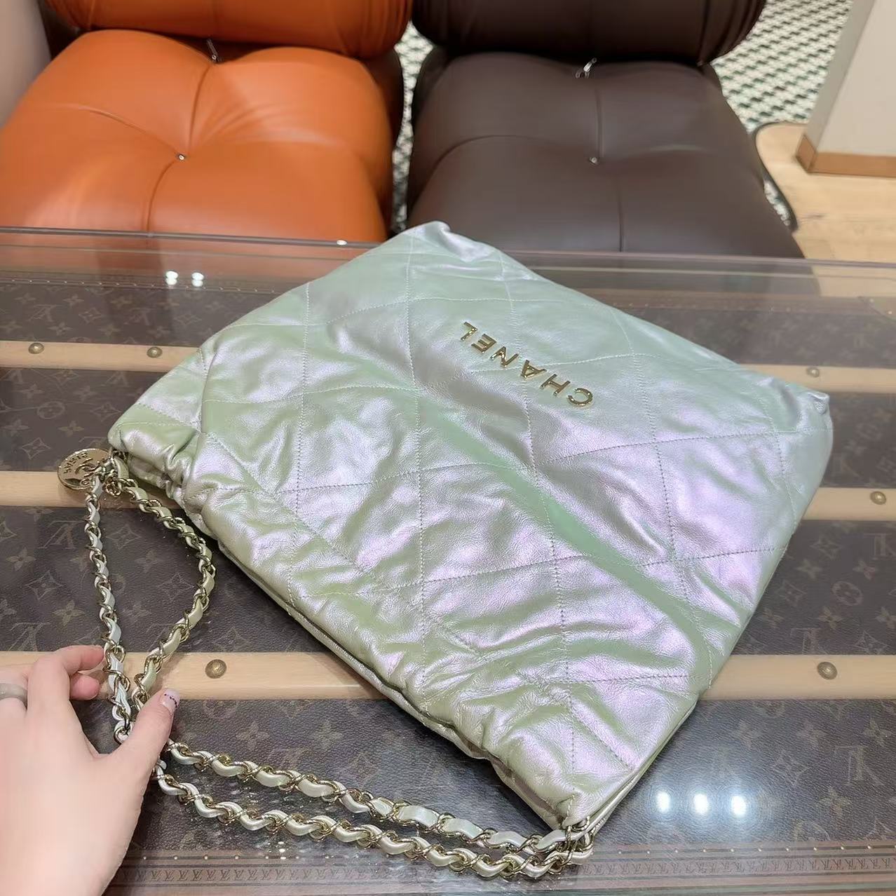 全新未使用 Chanel/香奈儿 22bag人鱼姬珠光色中号垃圾袋! 芯片款