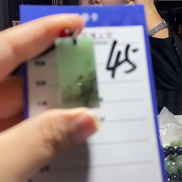 颈饰未镶嵌密玉（石英质玉）