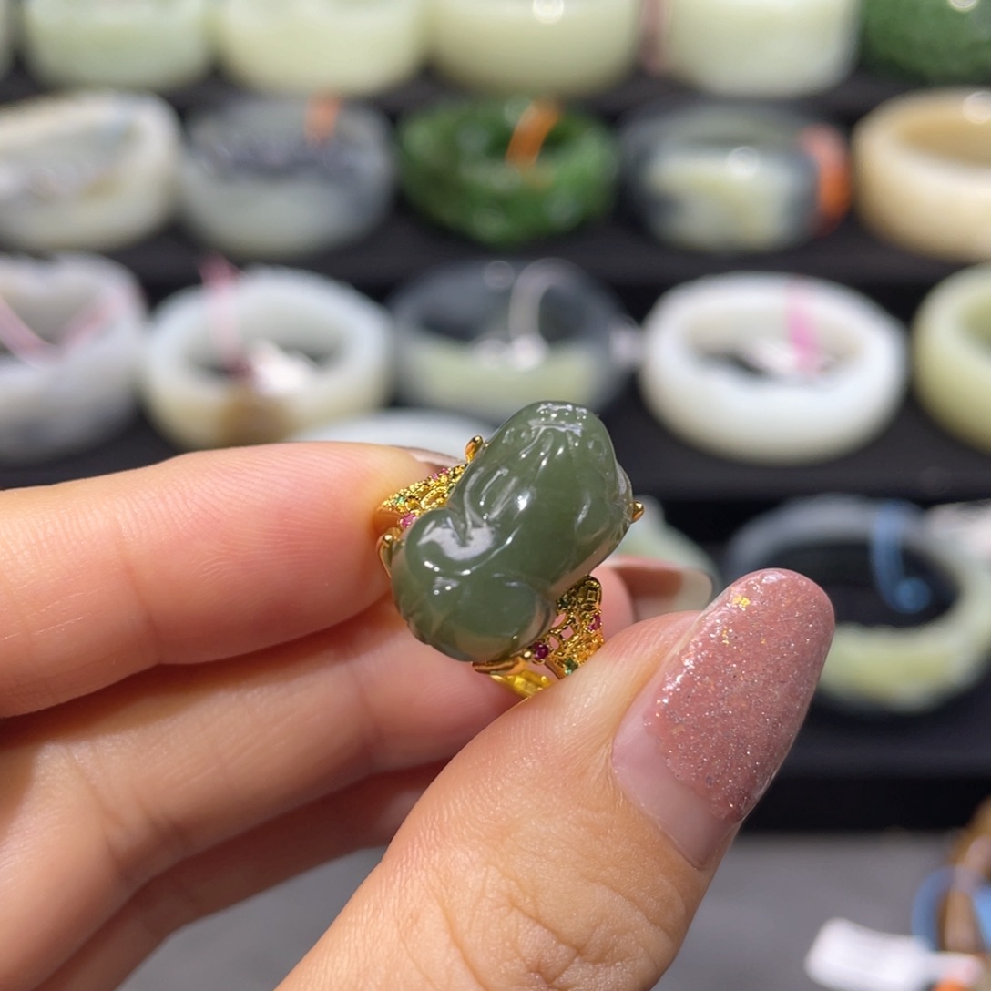 未镶嵌戒指和田玉