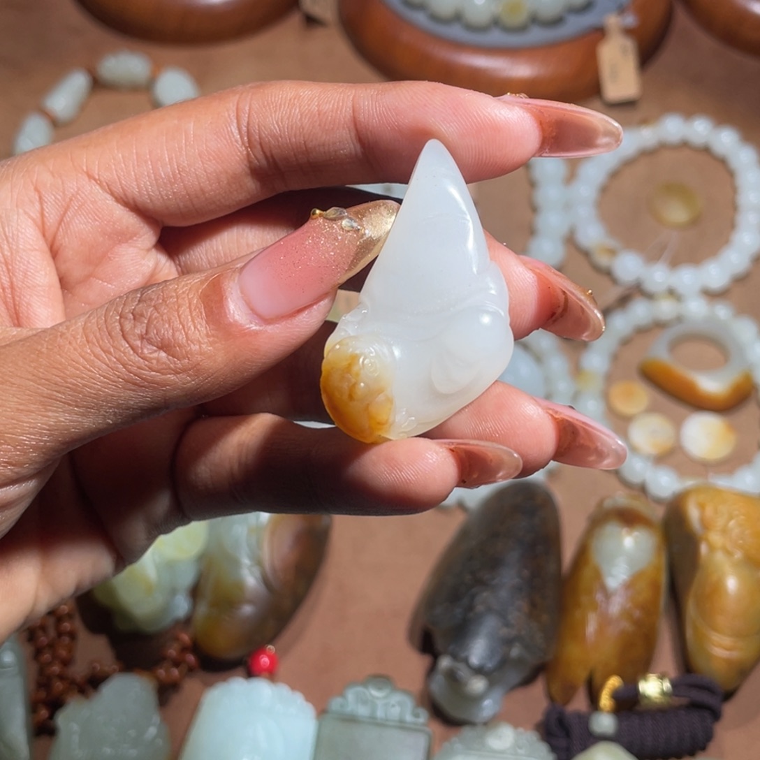 晨***猫和田玉未镶嵌挂件