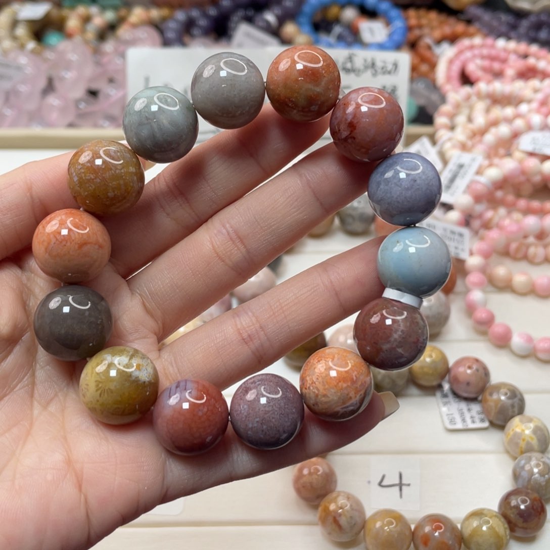 未镶嵌手链硅化玉山***姐087