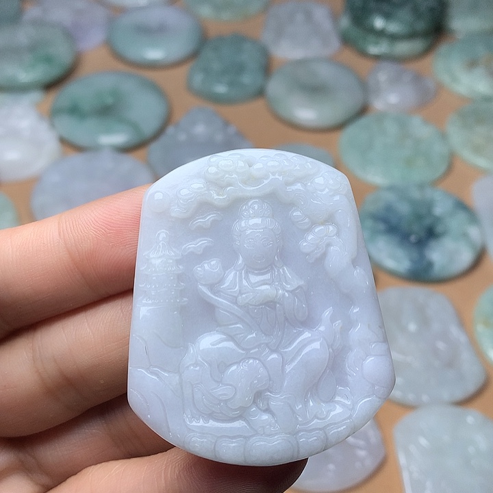 翡翠未镶嵌颈饰文殊