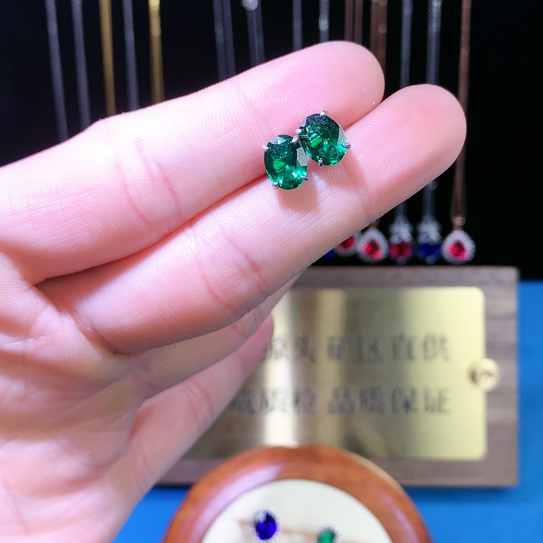 透辉石耳钉银S925镶嵌