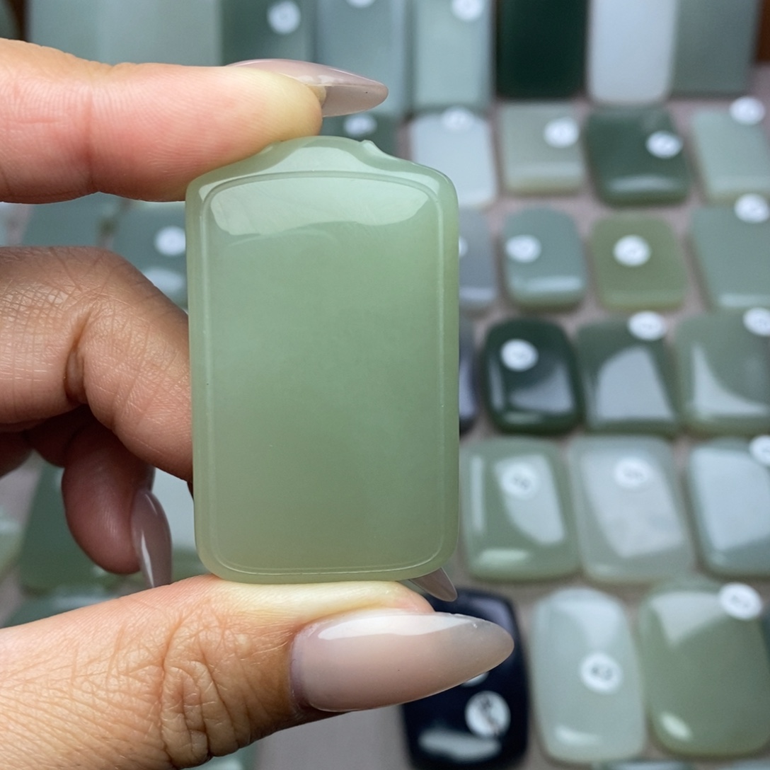 昭***君和田玉未镶嵌颈饰